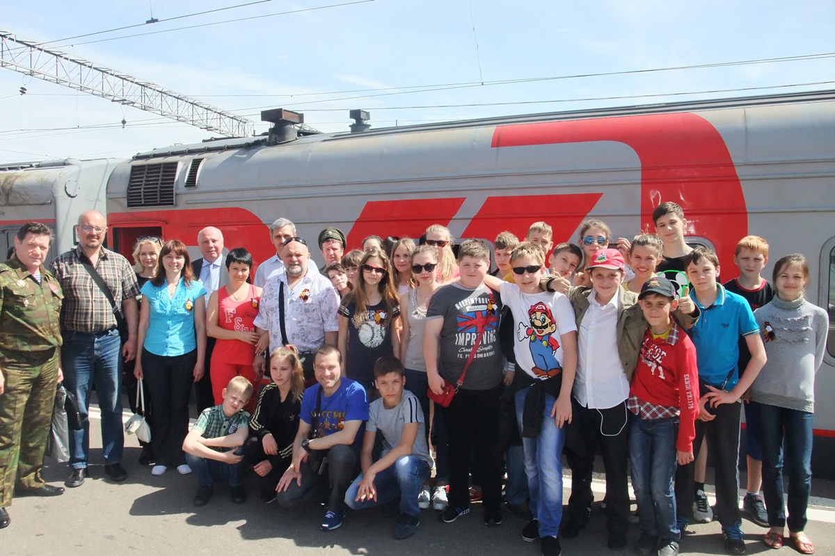 Фонд организовал поездку детей Донбасса в мирную Москву 2015 года