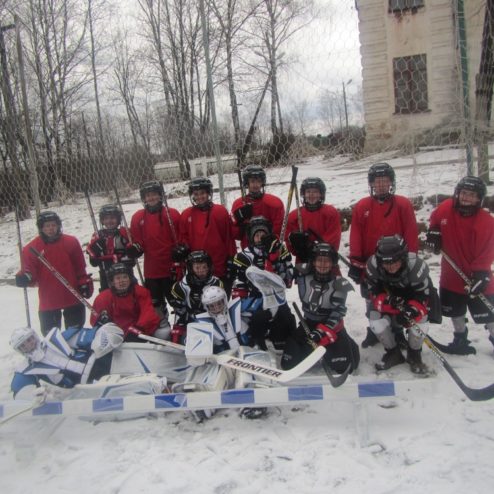 Фонд оснастил хоккейную команду Новопетровской школы-интерната спортивным инвентарем и формой