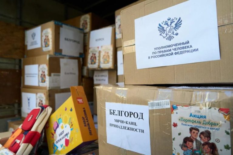 Школьные рюкзаки и наборы первоклассника у коробок с помощью для Белгородской области